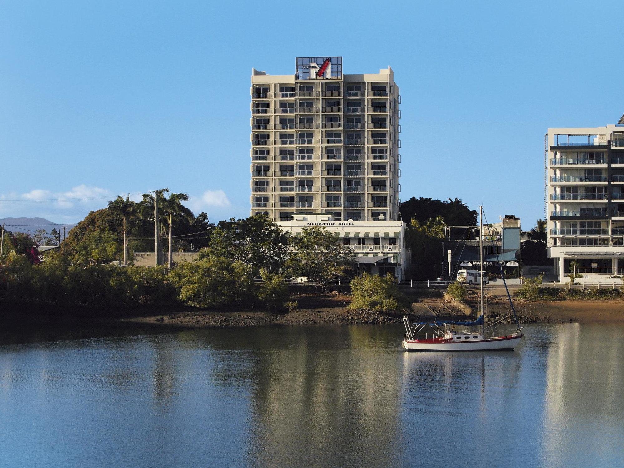 Oaks Townsville Metropole Hotel Exterior photo